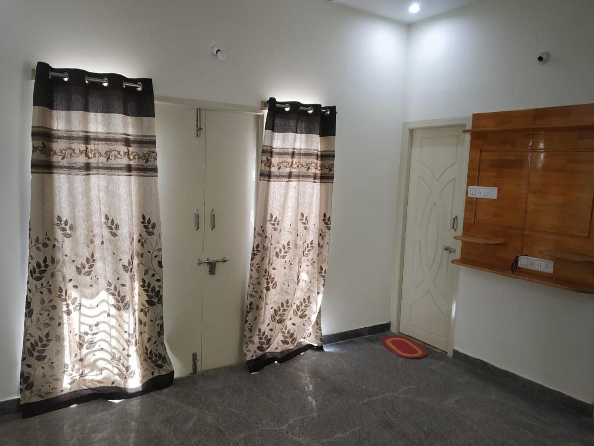 Thirumala Inn เยลาคีรี ภายนอก รูปภาพ