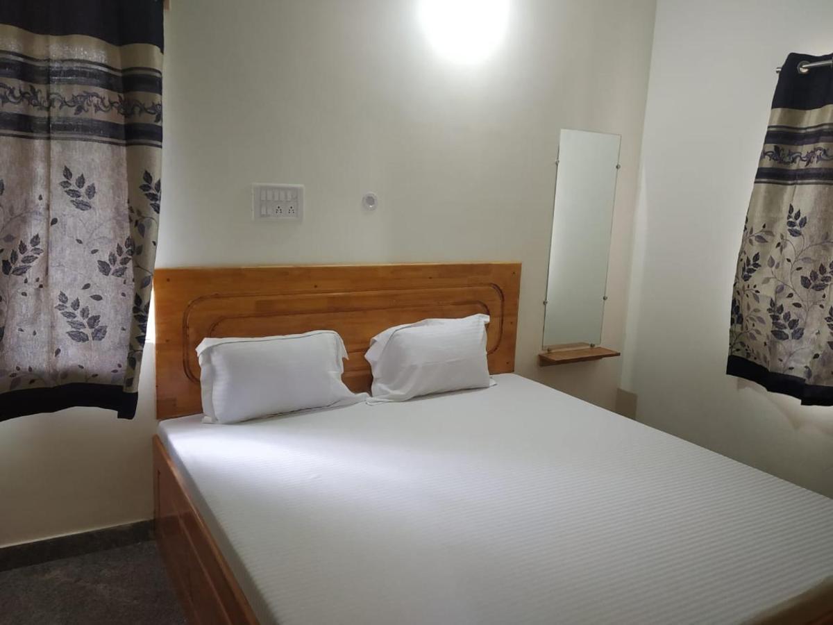 Thirumala Inn เยลาคีรี ภายนอก รูปภาพ